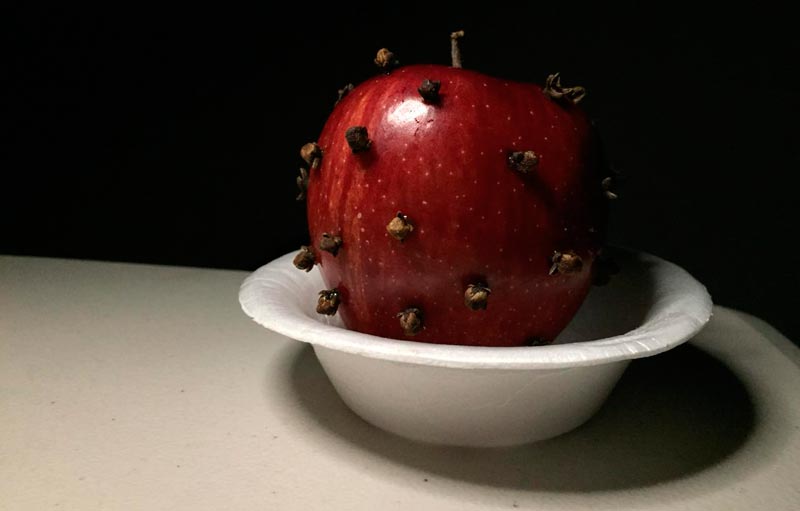 manzana con clavos de olor magia blanca